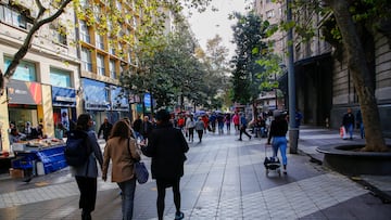 ¿Lluvia o calor en Santiago? Así sorprenderá el clima a las personas en la capital de Chile