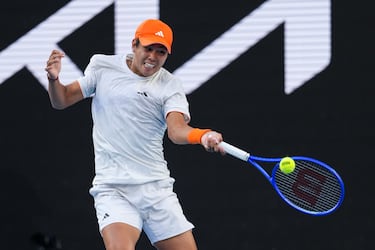 Finalista en 2024 y campeón en 2025 de las NextGen ATP Finals, el americano de origen asiático es el único de su generación que ha sido capaz de llegar a cuartos en el presente Open de Australia, donde se destapó el año pasado con su victoria en la segunda ronda ante Daniil Medvedev. Casualmente, ha vuelto a ganarle este año en el mismo escenario. Tiene un buen revés y ya ha ganado un título, en Metz el curso pasado.