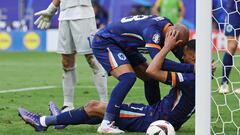 Munich (Germany), 02/07/2024.- Cody Gakpo (R) and Donyell Malen of the Netherlands celebrate a goal that was offside and disallowed during the UEFA EURO 2024 Round of 16 soccer match between Romania and Netherlands, in Munich, Germany, 02 July 2024. (Alemania, Países Bajos; Holanda, Rumanía) EFE/EPA/MOHAMED MESSARA
