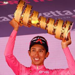 El Ineos recupera la sonrisa de Egan Bernal