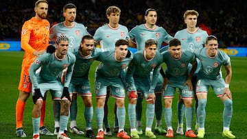 Soccer Football - LaLiga - FC Barcelona v Atletico Madrid - Estadi Olimpic Lluis Companys, Barcelona, Spain - December 21, 2024 Atletico Madrid players pose for a team group photo before the match REUTERS/Albert Gea