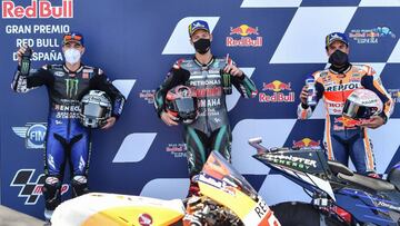 Maverick (izquierda) junto a Quartararo y Márquez.