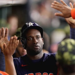 Reporte: Cubano Yordan Álvarez firma extensión con los Astros