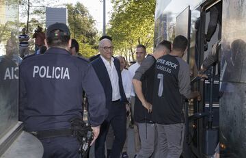 La plantilla de los Dragones Azules estuvo en el Hospital CUF de Oporto visitando a su portero Iker Casillas.