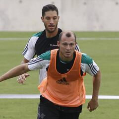 El agente de Zozulya: "Se ha adaptado y no se irá del Betis"