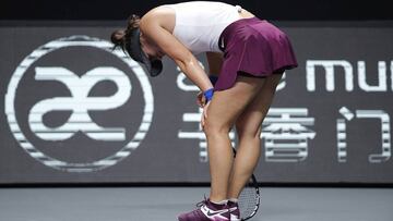 Bianca Andreescu of Canada suffers a knee injury during the WTA Finals Tennis Tournament against Karolina Pliskova of the Czech Republic in Shenzhen, China&#039;s Guangdong province, Wednesday, Oct. 30, 2019. (AP Photo/Andy Wong)
