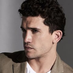 Primeras imágenes de Jaime Lorente con su pareja, compañera de 'La Casa de Papel'