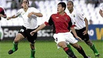 F. Sousa, ante el Racing.