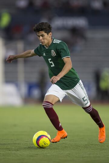 Arteaga fue el lateral izquierdo titular en Toulon, pero su constante batalla con Jesús Angulo en Santos, lo retuvo en la Comarca Lagunera, con la intención de no entregar su lugar con su club.