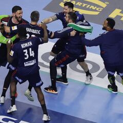 Francia recupera en la prórroga el trono continental