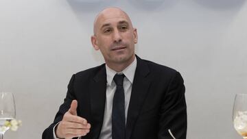 Luis Rubiales, durante la visita de ayer a As.