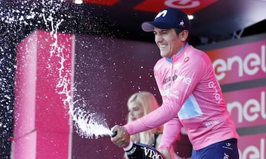 Carapaz: “No quise quitarme la camiseta rosa ni para dormir”