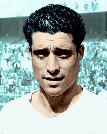 Jugó en el Real Madrid desde 1953 y 1958. En ese mismo año se fue al Granada, donde estuvo hasta 1960.