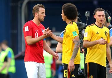 Harry Kane felicita a Axel Witsel 