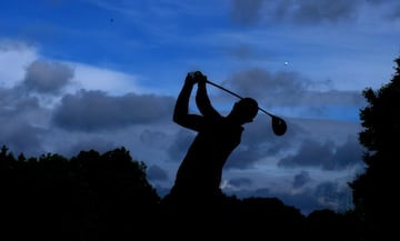 El alemán Bernd Ritthammer en una bonita silueta durante la segunda ronda del Abierto Internacional BMW de golf. El torneo germano se disputó en junio como parte de la European Tour y reparte dos millones de euros en premios, igual que el Masters de Alemania, el otro certamen teutón de golf de la gira.