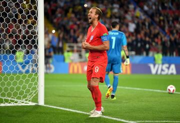 0-1. Harry Kane celebró el primer gol marcado de penalti.