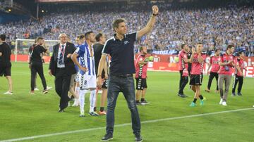 Ha hecho gran parte de su carrera en Europa. Estuvo en Valencia, Alavés, Southampton y Leganés. En Argentina pasó por Independiente y Estudiantes. También fue vinculado a la U.