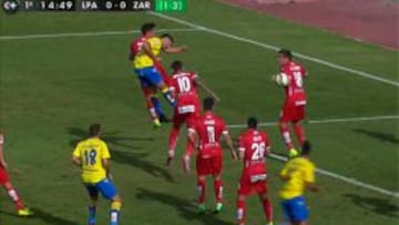 Las Palmas reclamó un penalti de Dorca por mano en el 15'