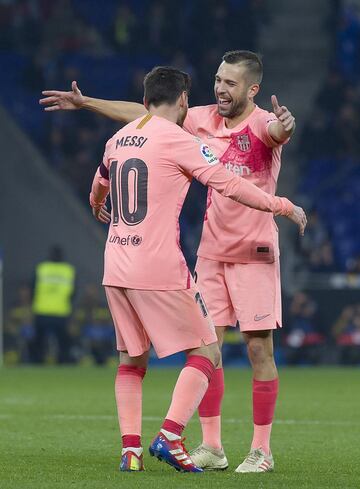 Messi, otra vez de falta, marcó el 0-4.