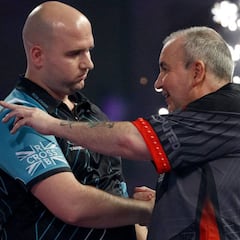 Who is the player with the most World Darts victories in history?