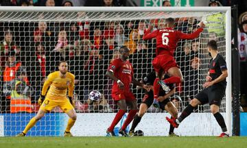 1-0. Georginio Wijnaldum marcó el primer gol.