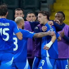 Retegui lleva a Italia a la repesca