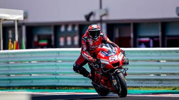 Pirro prueba la GP20 durante los test de Misano.