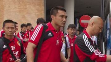 Los jugadores de la selecci&oacute;n de f&uacute;tbol de la Rep&uacute;blica Popular China, que dirige el espa&ntilde;ol Jos&eacute; Antonio Camacho, a su llegada hoy, 31 de mayo del 2012, a la estaci&oacute;n de Santa Justa de Sevilla, para jugar el pr&oacute;ximo domingo un partido amistoso frente a Espa&ntilde;a en el sevillano estadio de La Cartuja.