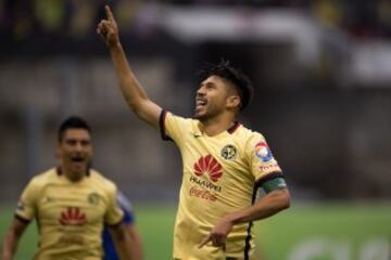 Oribe festeja su gol.