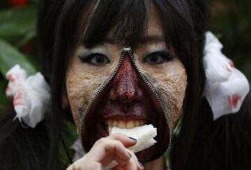 Foto de archivo de una participante de un desfile de Halloween en Kawasaki, al sur de Tokio.