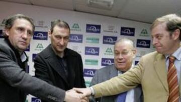 <b>EN EL ESTADIO HELMÁNTICO. </b>Sito, junto a Balta y dos consejeros, fue presentado ayer ante los medios de comunicación.