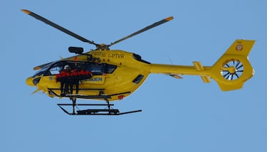 Lindsey Vonn es trasladada en helicóptero tras sufrir un accidente durante el descenso femenino.