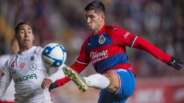 V&iacute;ctor Guzm&aacute;n es baja de Chivas y regresa al Pachuca