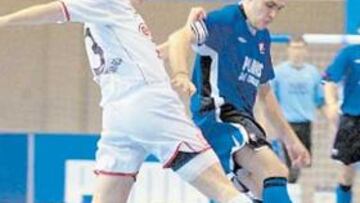 <b>DOS CRACKS. </b>Compañeros en la Selección, Kike y Rodríguez serán rivales hoy en el Playas-ElPozo.