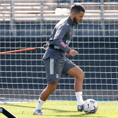 Hazard toca balón y apunta al Betis