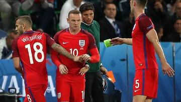 Rooney critical of Hodgson over England Euro 2016 woe