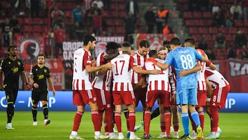 Piraeus (Greece), 03/11/2022.- Olympiacos' players gather prior to the UEFA Europa League soccer match between Olympiacos Piraeus and FC Nantes in Piraeus, Greece, 03 November 2022. (Grecia, Pireo) EFE/EPA/PANAGIOTIS MOSCHANDREOU