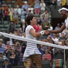 Venus overcomes early scare to see off Suárez Navarro