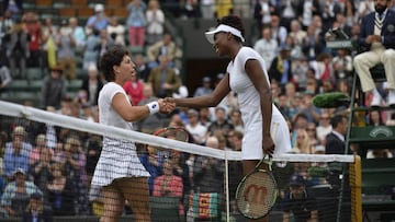 Venus overcomes early scare to see off Suárez Navarro