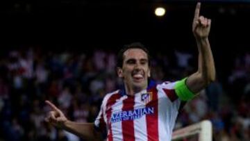 Godín celebra el gol.