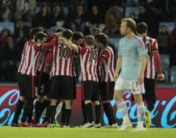 0-2. San José celebró el segundo tanto con sus compañeros.