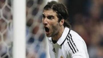 Con lágrimas en los ojos tras culminar la remontada del Real Madrid con un espectacular gol por la escuadra, Gonzalo Higuaín apenas podía articular palabra instantes después del partido y sólo acertaba a decir: "Hay que festejarlo, hay que festejarlo".