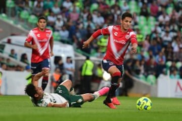 El polémico futbolista está aprovechando el que podría ser su último tren. Con 32 años, está siendo titular indiscutible para Reinoso en Veracruz, y ha destacado en varias facetas ofensivas. Es el segundo jugador de la Liga con más disparos realizados, solo detrás de Dorlan Pabón. Es el que más centros al área ha lanzado, con 39 en 4 partidos, un promedio bastante alto, además es el segundo en el ámbito de centros rematados por un compañero, con 11.