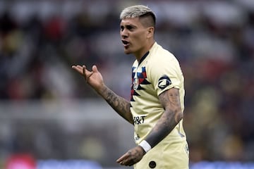 Tras su breve paso por el fútbol portugués, Nico regresó a la Liga MX con la idea de convertirse en el goleador de las Águilas. Sin embargo, su primer año con los azulcremas ha estado marcado por sus lesiones y no por sus anotaciones.
Cuenta con nueve tantos y tres pases para gol en 26 partidos, mientras la afición sigue a la espera del futbolista que probó ser en Pumas.