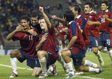 Juan Gonzalo Lorca no alcanzó a jugar el mundial de Holanda por lesión, pero fue pieza fundamental en el sudamericano. Pasó por equipos de Holanda, Francia y Ecuador, antes de volver a Chile. Se retiró y es dueño de una pastelería.