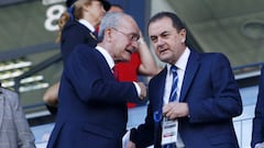 Imagen de Jos&eacute; Mar&iacute;a Mu&ntilde;oz con el alcalde de M&aacute;laga, Franciaco de la Torre, en el palco de La Rosaleda.