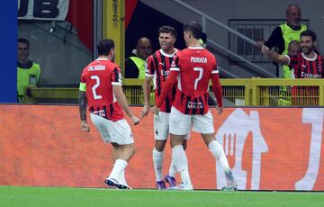 La estrella de la Selecci車n de Estados Unidos contin迆a por buen camino en el conjunto Rossoneri y marc車 su primer gol en la nueva UEFA Champions League.
(Photo by PIERO CRUCIATTI / AFP)