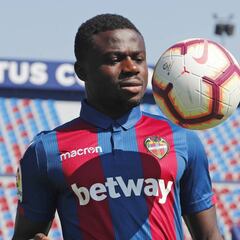 Nigeria convoca a Moses Simon para la Copa de África