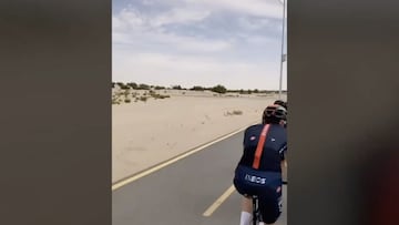Dani Martínez entrena en el desierto antes de su debut con el Ineos