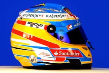 La escudería italiana ha presentado hoy el monoplaza que pilotarán Fernando Alonso y Kimi Raikkonen en 2014. El casco de Fernando Alonso.